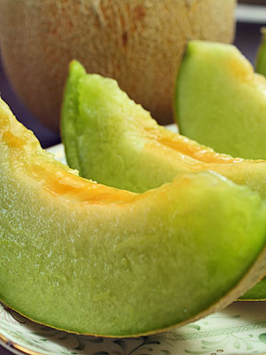 お中元 フルーツ ギフト アムさん メロン 大玉 サイズ 青森県産 日本ロイヤルガストロ倶楽部