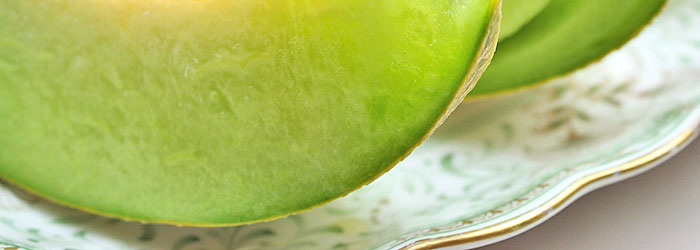 お中元 フルーツ ギフト アムさん メロン 大玉 サイズ 青森県産 日本ロイヤルガストロ倶楽部